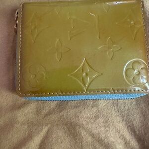 Louis Vuitton Embossed Logo Patent Leather Wallet - Light Grey